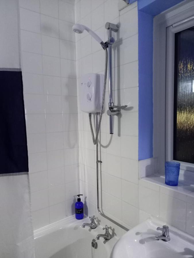 Twin Room In Prescot Homestay Exteriör bild